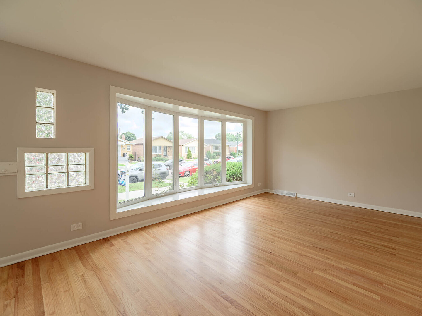 Property - Thumbnail 2