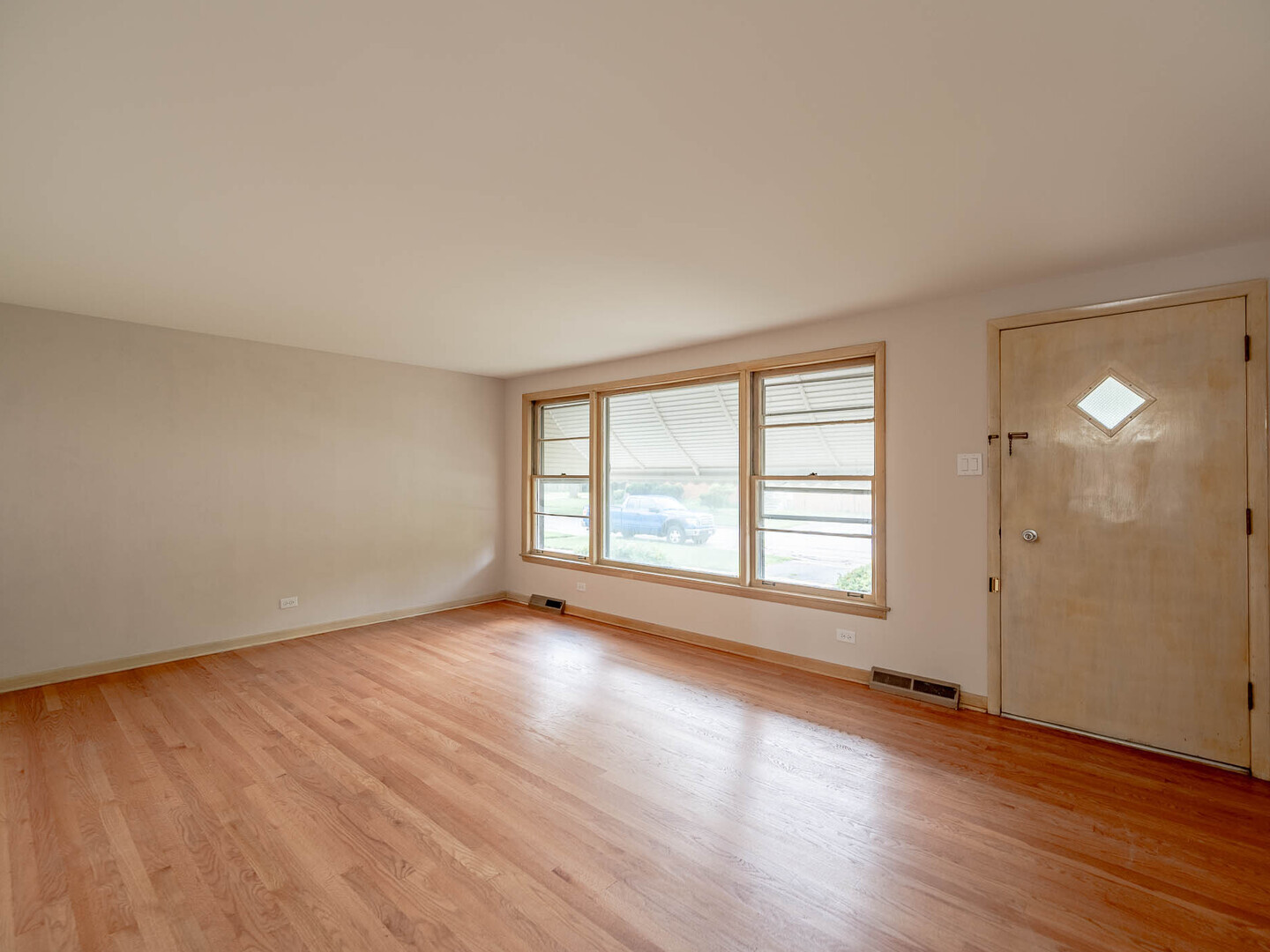 Property - Thumbnail 2
