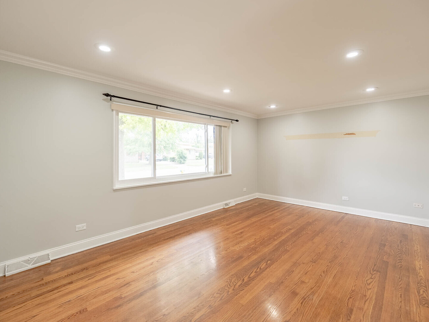 Property - Thumbnail 2